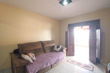 Casa à venda com 250m², 3 quartos e 2 vagasSala