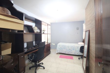 Casa à venda com 250m², 3 quartos e 2 vagasSuíte 2