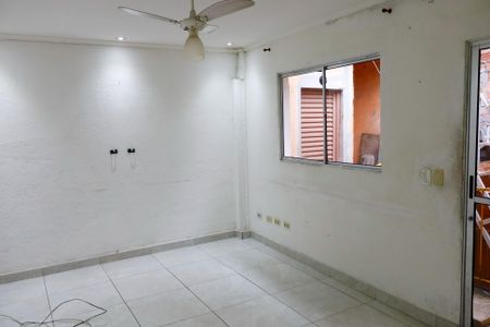 sala de casa para alugar com 2 quartos, 50m² em Bussocaba, Osasco