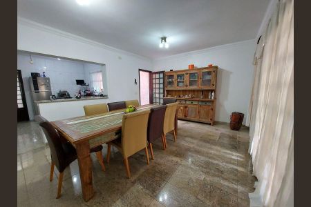 Casa à venda com 3 quartos, 215m² em Jardim Patente Novo, São Paulo