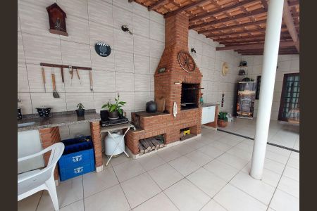 Casa à venda com 215m², 3 quartos e 2 vagas