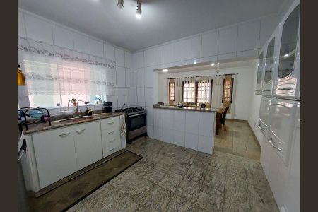 Casa à venda com 215m², 3 quartos e 2 vagas