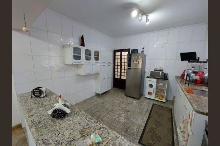 Casa à venda com 3 quartos, 215m² em Jardim Patente Novo, São Paulo