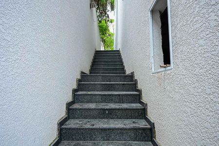 Casa para alugar com 126m², 4 quartos e 1 vagaEscada