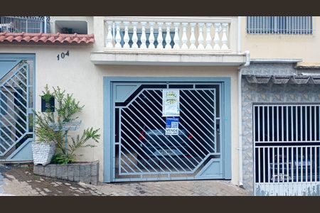 Casa à venda com 180m², 3 quartos e 3 vagas Casa à venda com 180m², 3 quartos e 3 vagasFachada / Placa