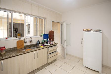 Casa à venda com 180m², 3 quartos e 3 vagas Casa à venda com 180m², 3 quartos e 3 vagasCozinha - Armários