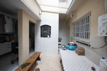 Casa à venda com 180m², 3 quartos e 3 vagas Casa à venda com 180m², 3 quartos e 3 vagasQuintal