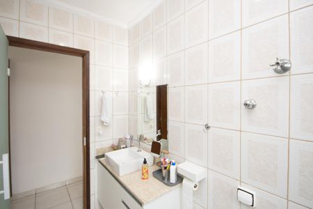 Casa à venda com 180m², 3 quartos e 3 vagas Casa à venda com 180m², 3 quartos e 3 vagasBanheiro 1