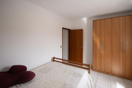 Casa à venda com 180m², 3 quartos e 3 vagas Casa à venda com 180m², 3 quartos e 3 vagasQuarto 1