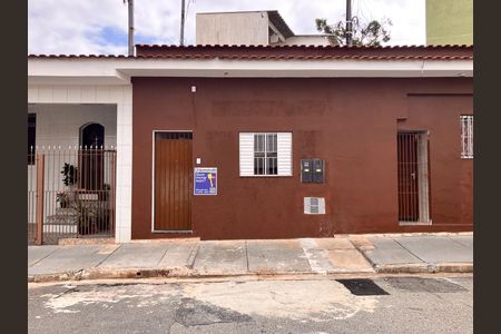 Casa para alugar com 25m², 1 quarto e sem vaga Casa para alugar com 25m², 1 quarto e sem vagaFachada