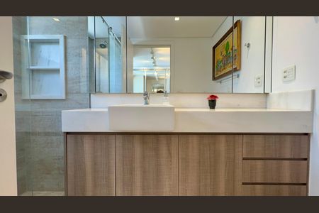 Apartamento à venda com 325m², 3 quartos e 2 vagas Apartamento à venda com 325m², 3 quartos e 2 vagasBanheiro da Suíte 2 Ela