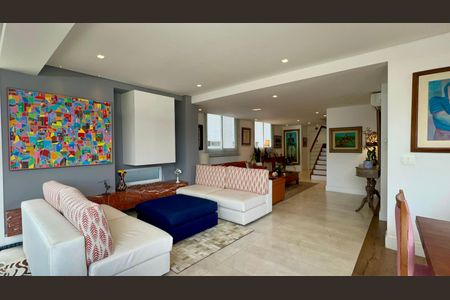 Apartamento à venda com 325m², 3 quartos e 2 vagas Apartamento à venda com 325m², 3 quartos e 2 vagasSala de Jantar