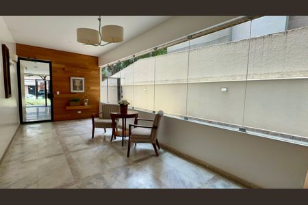 Apartamento à venda com 325m², 3 quartos e 2 vagas Apartamento à venda com 325m², 3 quartos e 2 vagasHall de entrada