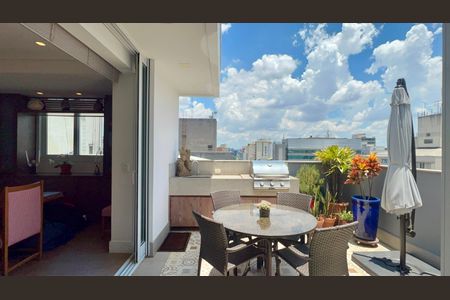 Apartamento à venda com 325m², 3 quartos e 2 vagas Apartamento à venda com 325m², 3 quartos e 2 vagasVaranda