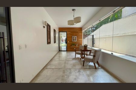 Apartamento à venda com 325m², 3 quartos e 2 vagas Apartamento à venda com 325m², 3 quartos e 2 vagasHall de entrada