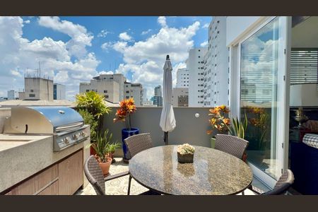 Apartamento à venda com 325m², 3 quartos e 2 vagas Apartamento à venda com 325m², 3 quartos e 2 vagasVaranda