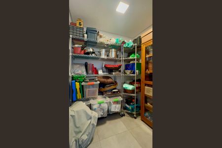 Apartamento à venda com 325m², 3 quartos e 2 vagas Apartamento à venda com 325m², 3 quartos e 2 vagasQuarto de Serviço