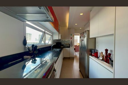 Apartamento à venda com 325m², 3 quartos e 2 vagas Apartamento à venda com 325m², 3 quartos e 2 vagasCozinha