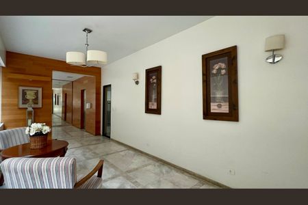 Apartamento à venda com 325m², 3 quartos e 2 vagas Apartamento à venda com 325m², 3 quartos e 2 vagasHall de entrada