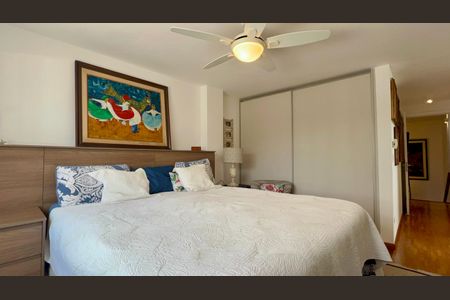 Apartamento à venda com 325m², 3 quartos e 2 vagas Apartamento à venda com 325m², 3 quartos e 2 vagasSuíte 2