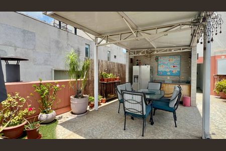 Apartamento à venda com 325m², 3 quartos e 2 vagas Apartamento à venda com 325m², 3 quartos e 2 vagasCobertura