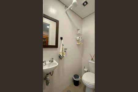 Apartamento à venda com 325m², 3 quartos e 2 vagas Apartamento à venda com 325m², 3 quartos e 2 vagasBanheiro de serviço