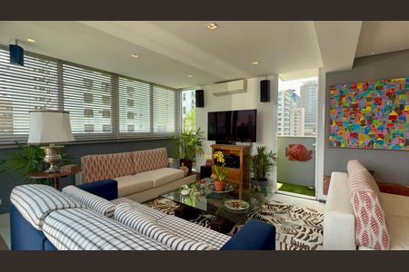 Apartamento à venda com 325m², 3 quartos e 2 vagas Apartamento à venda com 325m², 3 quartos e 2 vagasSala de TV