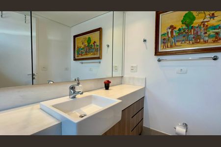 Apartamento à venda com 325m², 3 quartos e 2 vagas Apartamento à venda com 325m², 3 quartos e 2 vagasBanheiro da Suíte 2 Ela