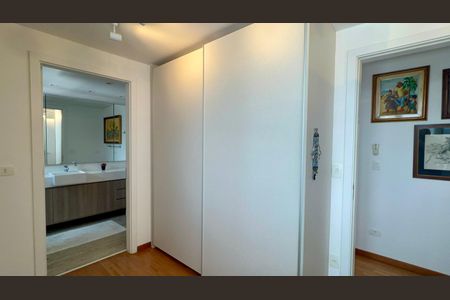 Apartamento à venda com 325m², 3 quartos e 2 vagas Apartamento à venda com 325m², 3 quartos e 2 vagasCloset da suíte 2