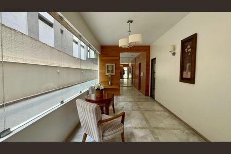 Apartamento à venda com 325m², 3 quartos e 2 vagas Apartamento à venda com 325m², 3 quartos e 2 vagasHall de entrada