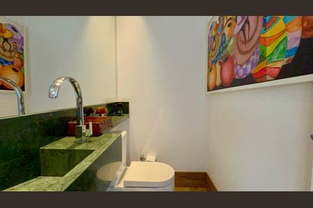 Apartamento à venda com 325m², 3 quartos e 2 vagas Apartamento à venda com 325m², 3 quartos e 2 vagasLavabo