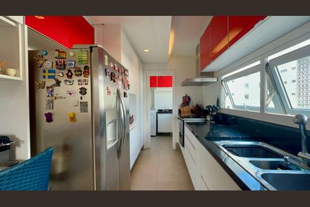 Apartamento à venda com 325m², 3 quartos e 2 vagas Apartamento à venda com 325m², 3 quartos e 2 vagasCozinha