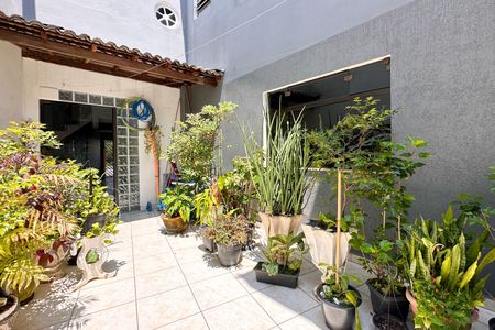 Casa à venda com 260m², 4 quartos e 2 vagasQuintal - Casa 1