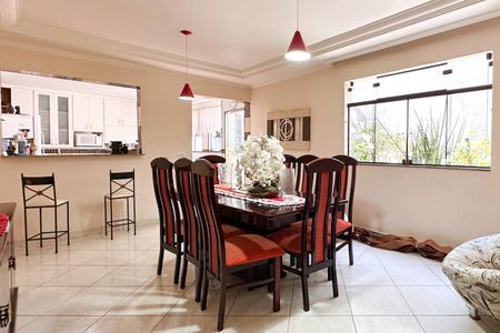 Casa à venda com 260m², 4 quartos e 2 vagasSala de Jantar - Casa 1