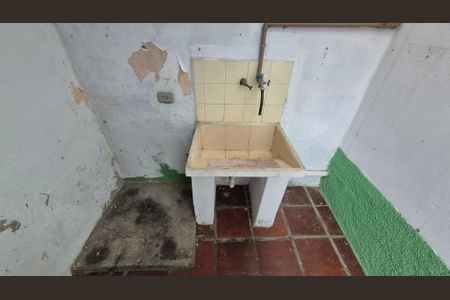 Casa à venda com 120m², 2 quartos e 1 vagaArea de serviço