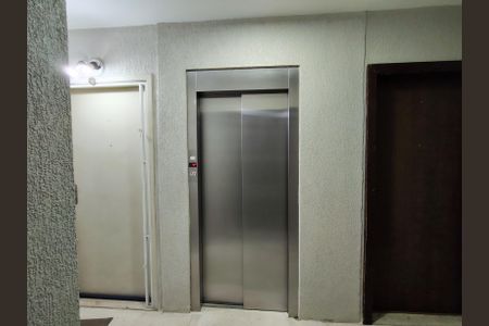 Apartamento à venda com 48m², 1 quarto e sem vagaElevador 