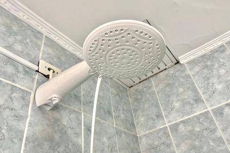 Casa à venda com 160m², 3 quartos e 2 vagas Casa à venda com 160m², 3 quartos e 2 vagasBanheiro Corredor