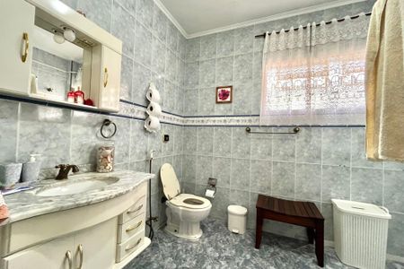 Casa à venda com 160m², 3 quartos e 2 vagas Casa à venda com 160m², 3 quartos e 2 vagasBanheiro Corredor