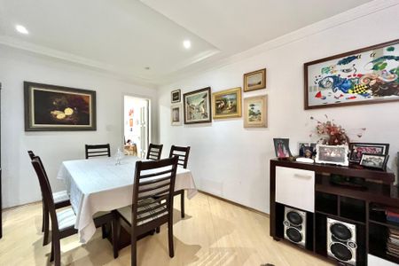 Casa à venda com 160m², 3 quartos e 2 vagas Casa à venda com 160m², 3 quartos e 2 vagasSala de Jantar