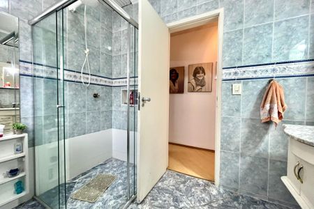 Casa à venda com 160m², 3 quartos e 2 vagas Casa à venda com 160m², 3 quartos e 2 vagasBanheiro Corredor