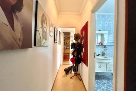 Casa à venda com 160m², 3 quartos e 2 vagas Casa à venda com 160m², 3 quartos e 2 vagasCorredor