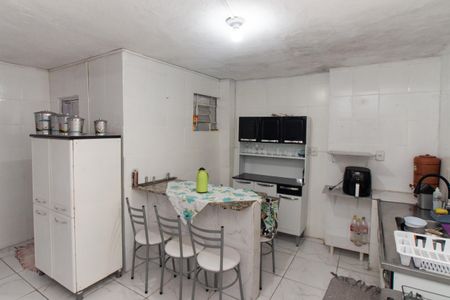 Casa à venda com 300m², 2 quartos e 2 vagasCozinha