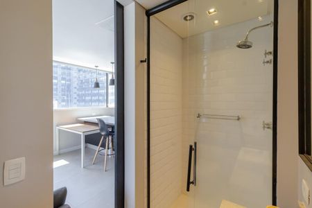 Studio para alugar com 37m², 1 quarto e 1 vaga Studio para alugar com 37m², 1 quarto e 1 vagaBanheiro