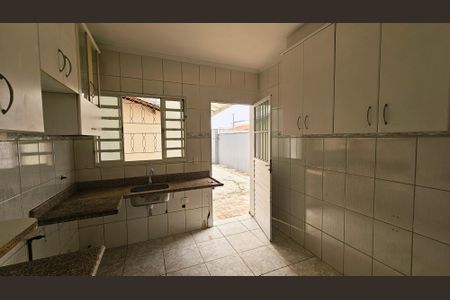 Cozinha de casa para alugar com 2 quartos, 160m² em Anhangabaú, Jundiaí