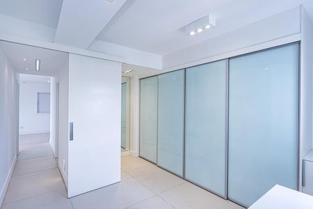 Apartamento à venda com 131m², 2 quartos e 4 vagasSuite 1