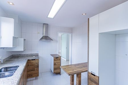 Apartamento à venda com 131m², 2 quartos e 4 vagasCozinha