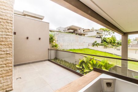 Casa de condomínio à venda com 640m², 5 quartos e 5 vagas Casa de condomínio à venda com 640m², 5 quartos e 5 vagasVaranda