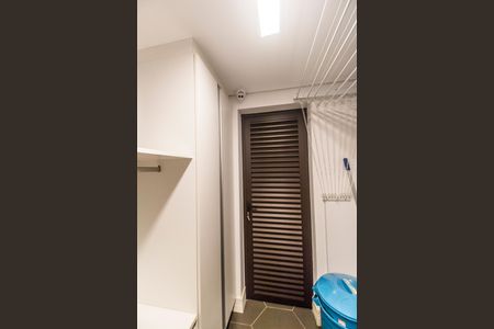 Casa de condomínio à venda com 640m², 5 quartos e 5 vagas Casa de condomínio à venda com 640m², 5 quartos e 5 vagasDepósito