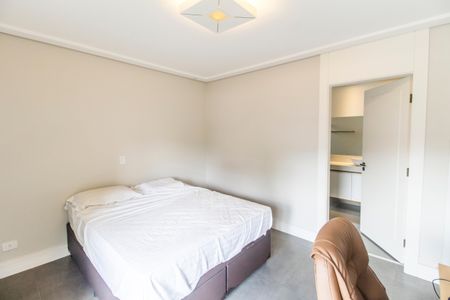 Casa de condomínio à venda com 640m², 5 quartos e 5 vagas Casa de condomínio à venda com 640m², 5 quartos e 5 vagasSuíte 5