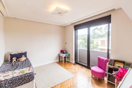 Casa de condomínio à venda com 640m², 5 quartos e 5 vagas Casa de condomínio à venda com 640m², 5 quartos e 5 vagasSuíte 2